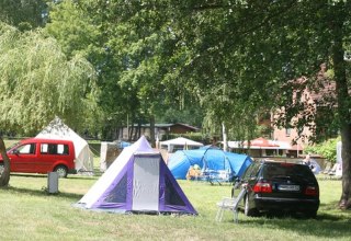 Camping- und Friesenhof Kukuk oferuje indywidualne wakacje na kempingu z wakacjami jeździeckimi // &copy; Camping- und Friesenhof Kukuk/ Gerhard Anton