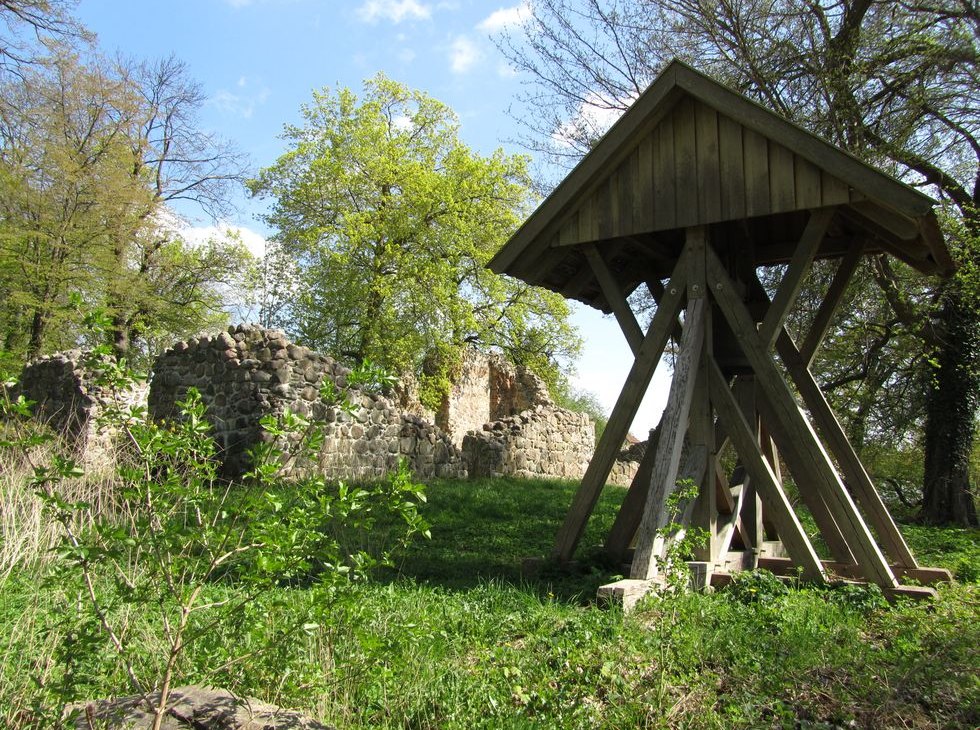 Ruiny kościoła Schorssow dzwonnica, © Jana Koch Ruiny kościoła Schorssow dzwonnica, © Jana Koch