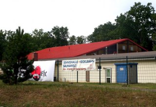 View of the tennis hall from the outside // © Sabrina Wittkopf-Schade View of the tennis hall from the outside // © Sabrina Wittkopf-Schade