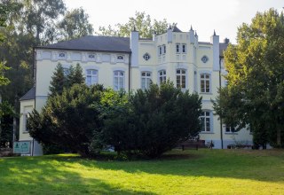 Today, a socio-therapeutic facility is operated in the Mühlen Eichsen manor house., © Frank Burger Today, a socio-therapeutic facility is operated in the Mühlen Eichsen manor house., © Frank Burger