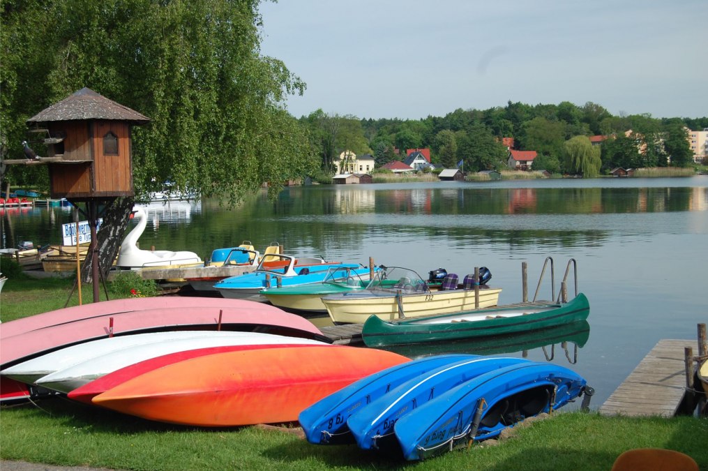 Łodzie i jezioro, © Frank Berg