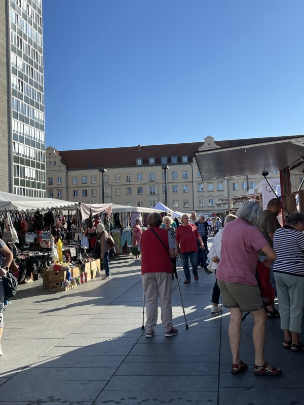 Cotygodniowy targ na rynku // © Vier-Tore-Stadt Neubrandenburg Cotygodniowy targ na rynku // © Vier-Tore-Stadt Neubrandenburg