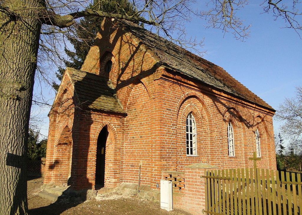 Conow church, © By Niteshift (Eigenes Werk) [CC BY-SA 3.0 (http://creativecommons.org/licenses/by-sa/3.0)], via Wikimedia Commons