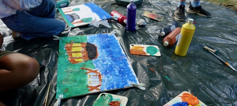 Painting at the construction playground, © Susanne Utech