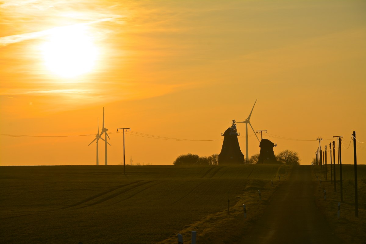 Onder molens, &copy; Maibritt Olsen