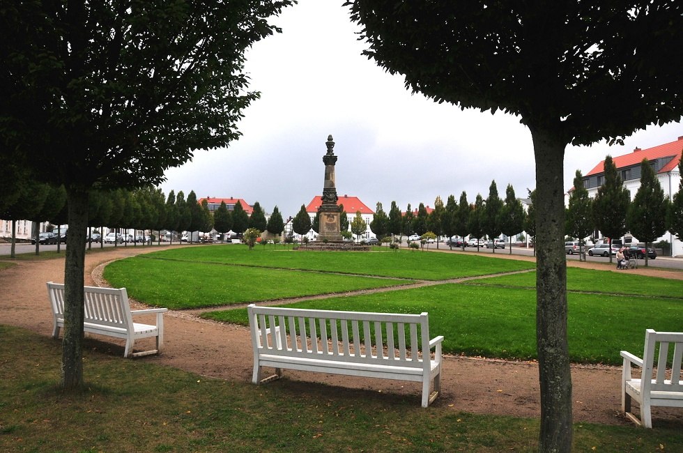 Putbus market with view to the town hall // &copy; Tourismuszentrale R&uuml;gen