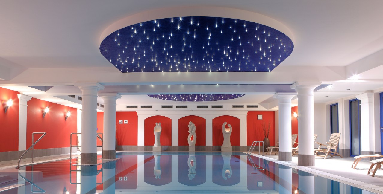 Binnenzwembad, onderdeel van de spa // © S.Kirchhoff/ Hotel Badehaus Goor Binnenzwembad, onderdeel van de spa // © S.Kirchhoff/ Hotel Badehaus Goor