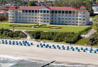 Exterior view of the MORADA STRANDHOTEL OSTSEEBAD K&Uuml;HLUNGSBORN, &copy; MORADA HOTELS & RESORTS