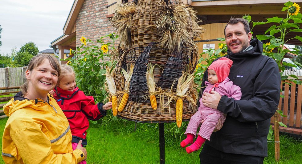 ... i plecioną koronę od Charlotte Sell. // &copy; Freilichtmuseum Klockenhagen