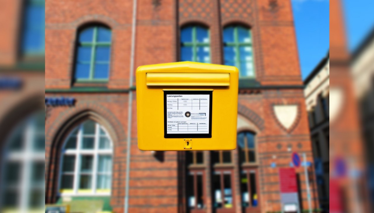 Skrzynka na listy na poczcie, © TZ HST Skrzynka na listy na poczcie, © TZ HST