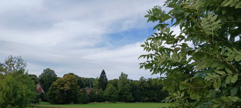 View of the St. J&uuml;rgen monastery in front of Rambin // &copy; Angela Pfennig