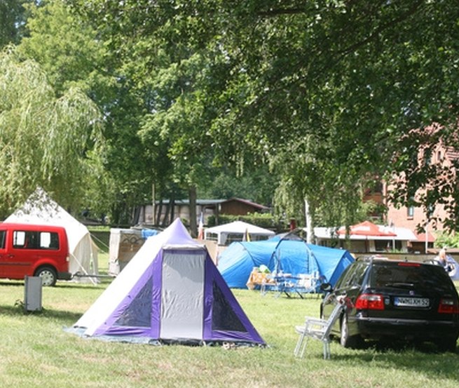 Der Camping- und Friesenhof Kukuk bietet individuellen Campingsurlaub mit Reiterferien // &copy; Camping- und Friesenhof Kukuk/ Gerhard Anton