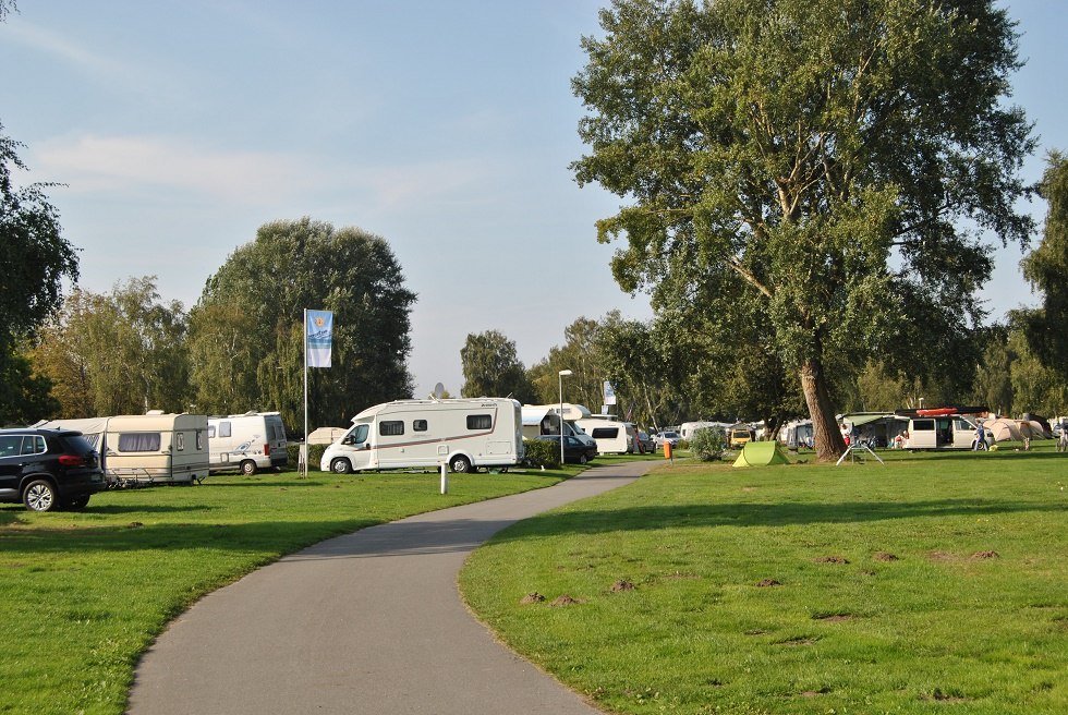 Miejsce dla przyczep kempingowych i kamperów // © OstseeCamp Dierhagen Miejsce dla przyczep kempingowych i kamperów // © OstseeCamp Dierhagen