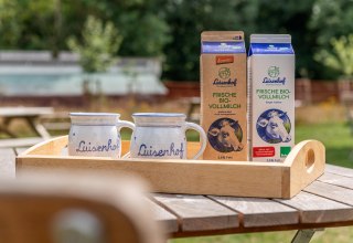 Organic milk from own farm // &copy; J.HOLLWEG