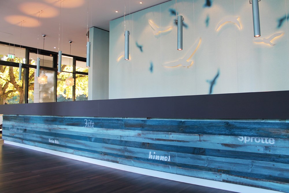Reception // &copy; Motel One Rostock