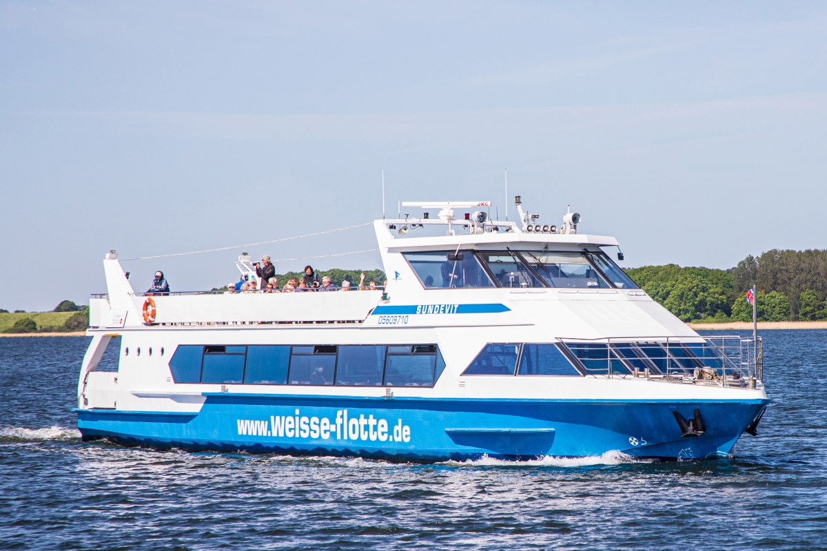 Great crane tour from Zingst with the passenger ship 'Sundevit' // © Weiße Flotte GmbH Great crane tour from Zingst with the passenger ship 'Sundevit' // © Weiße Flotte GmbH