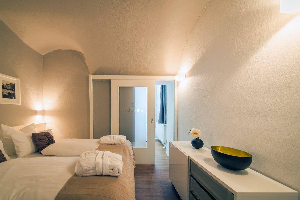 All holiday flats guarantee the highest quality and comfort and offer space for up to four people. // © Gutshaus Krummin / Matthias Friel All holiday flats guarantee the highest quality and comfort and offer space for up to four people. // © Gutshaus Krummin / Matthias Friel
