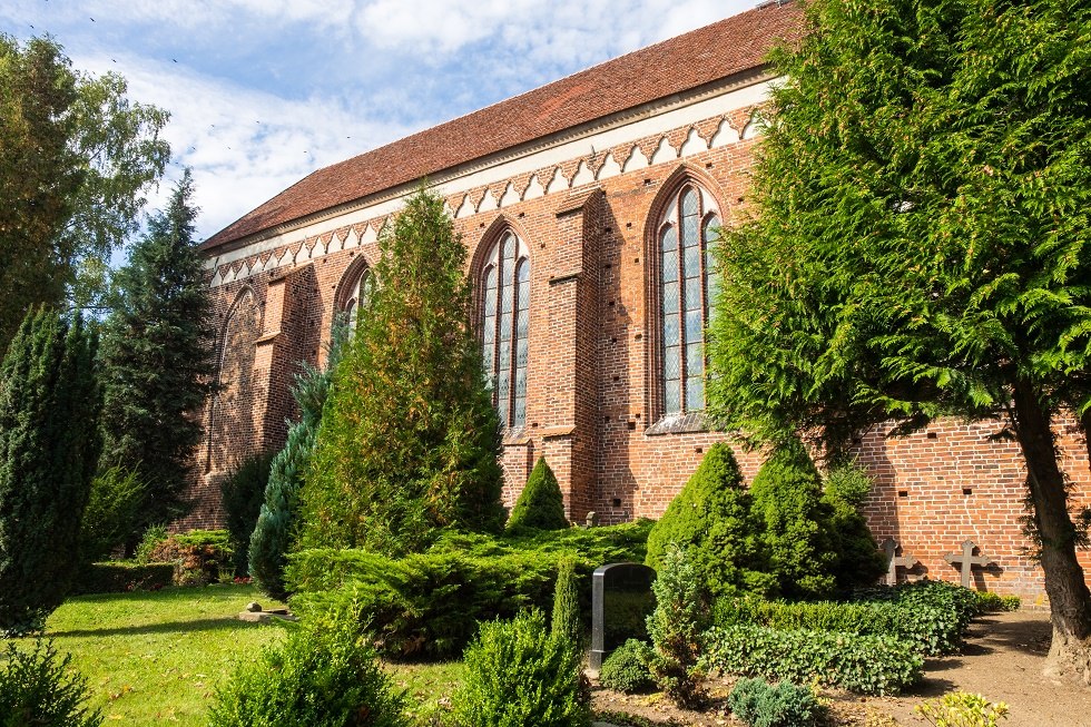 De kerk gefotografeerd vanaf de zuidoostkant. // &copy; Frank Burger