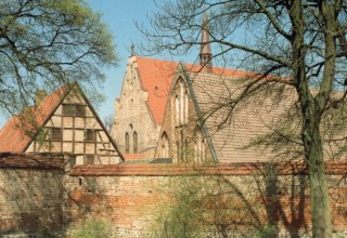 Wallanlagen beim Kloster zum Heiligen Kreuz // © Irma Schmidt Wallanlagen beim Kloster zum Heiligen Kreuz // © Irma Schmidt