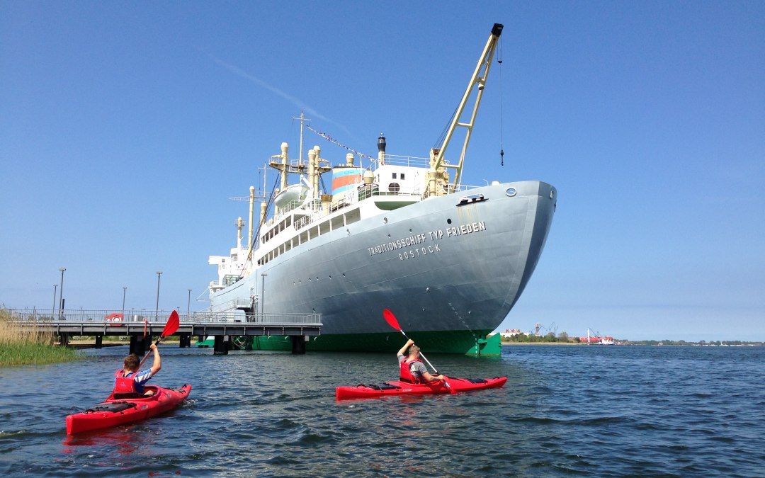 Paddler at the traditional ship, © Ronald Kley