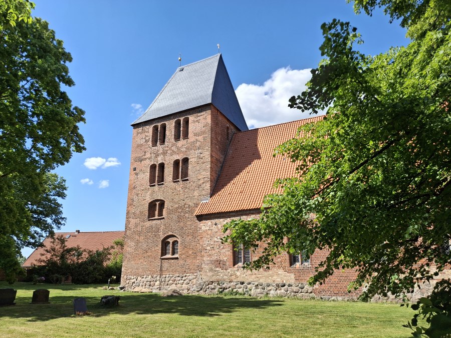 Widok kościoła Schlagsdorf z zewnątrz, © Kirche Schlagsdorf / Blumenschein