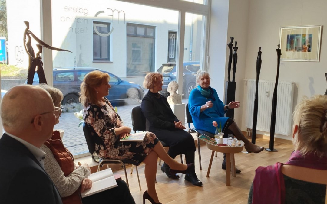 Kunstenaarsgesprek met Karin Zimmermann (van links naar rechts: Martina Fregin, Karin Zimmermann, Ditte Clemens), © Annette Hintz