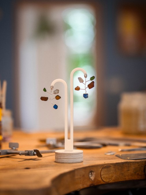 Individually crafted: silver earrings with pieces of glass collected from the Baltic Sea beach., © Jessica Bröckl