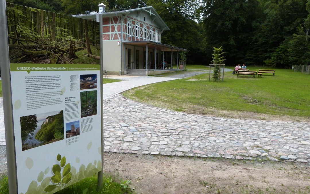 Buitenaanzicht van het UNESCO Werelderfgoed Forum in Sassnitz, © Gesine Häfner / Nationalpark-Zentrum KÖNIGSSTUHL