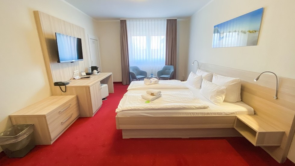 Komfortowy pokój dwuosobowy w hotelu "Am Alten Strom", © Hotel "Am Alten Strom" Komfortowy pokój dwuosobowy w hotelu "Am Alten Strom", © Hotel "Am Alten Strom"