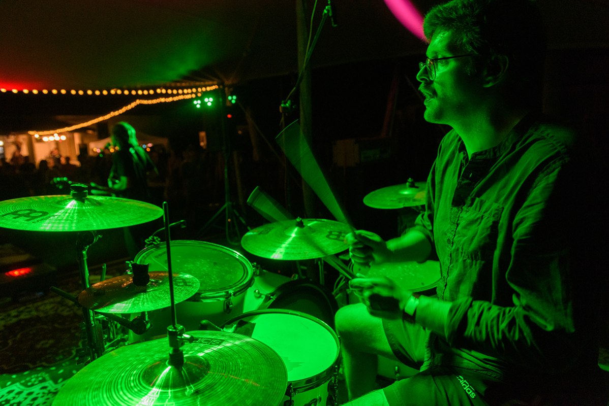 Muzyka na żywo na festiwalu LetschRock // © Kulturhof Letschow e.V. Muzyka na żywo na festiwalu LetschRock // © Kulturhof Letschow e.V.
