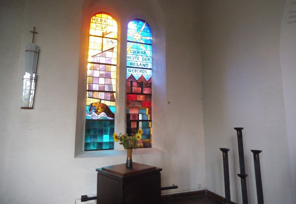 Gebrandschilderde ramen in de dorpskerk van Göhren, © Tourismuszentrale Rügen