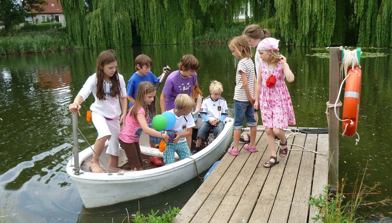 Op schattenjacht bij de vijver, © Gutshaus Gramkow
