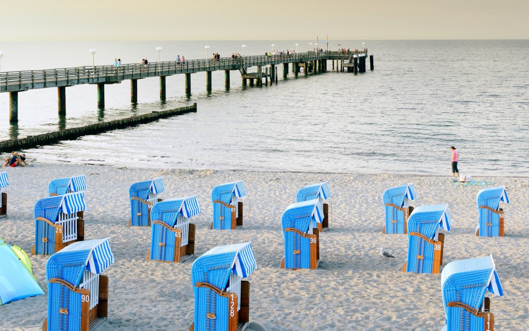 Cycle to the coast - enjoy the sea view between blue and white striped beach chairs and the pier in Heiligendamm on the Baltic Sea. // &copy; Francesco Carovillano