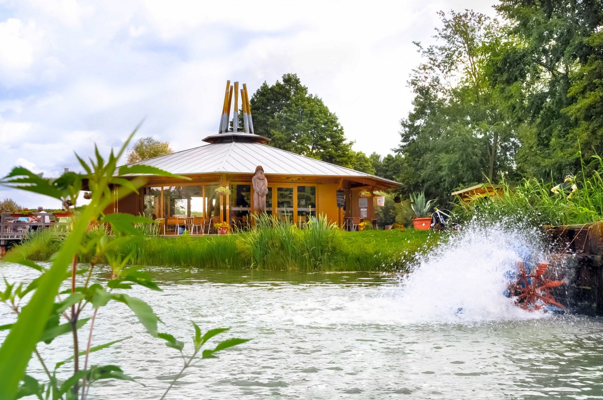 Fischers Land Boek - Müritzfischer // © Fischerei Müritz-Plau GmbH Fischers Land Boek - Müritzfischer // © Fischerei Müritz-Plau GmbH