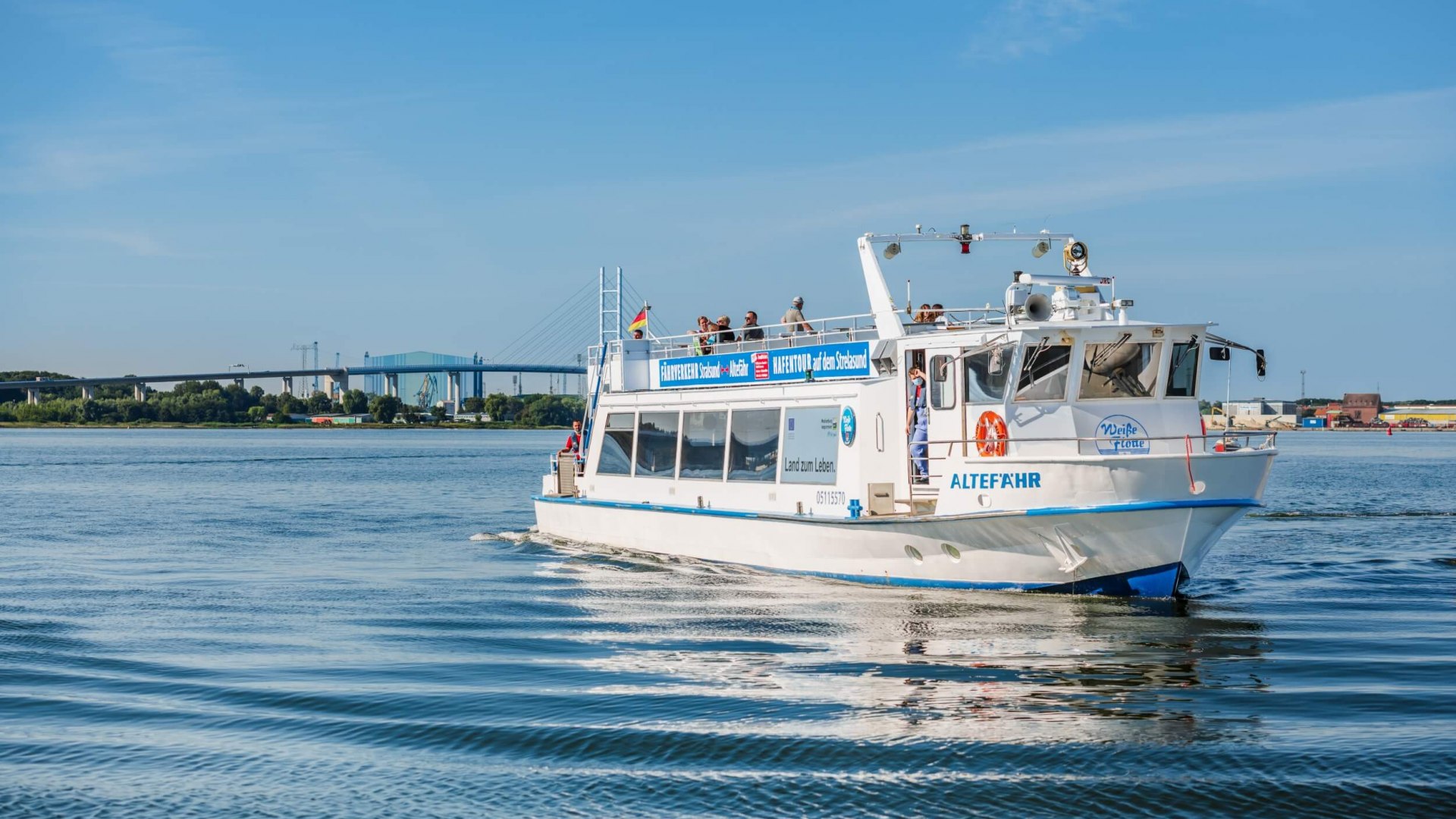 Arriving by ferry across the Strelasund puts visitors in the most beautiful mood for discovery., © TMV/Tiemann Arriving by ferry across the Strelasund puts visitors in the most beautiful mood for discovery., © TMV/Tiemann