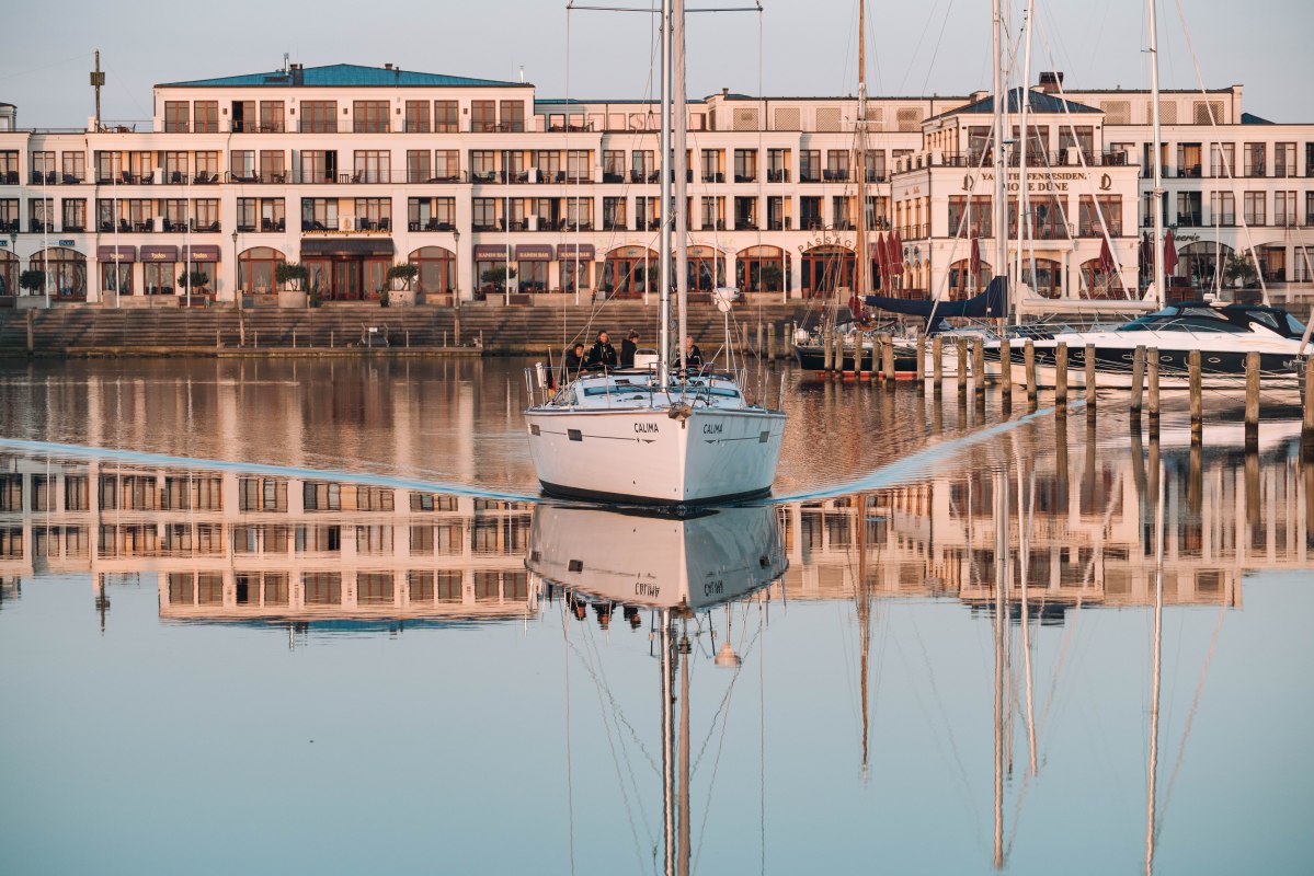 Departure from the home port Hohe D&uuml;ne // &copy; Dan Petermann
