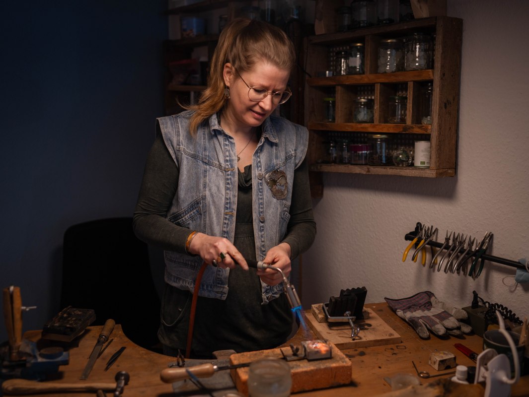 Herontwerp van sieraden: Ik smelt je oude goud om en maak een nieuw sieraad voor je., &copy; Jessica Br&ouml;ckl