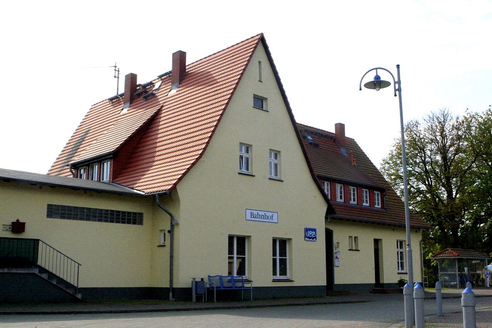 Buitenaanzicht van het treinstation // &copy; Sabrina Wittkopf-Schade