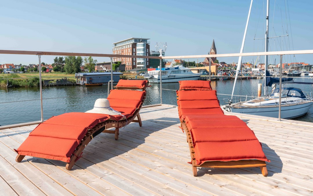 Uitzicht vanaf het zonnedek over de haven van Barth, © Stern Hausboot
