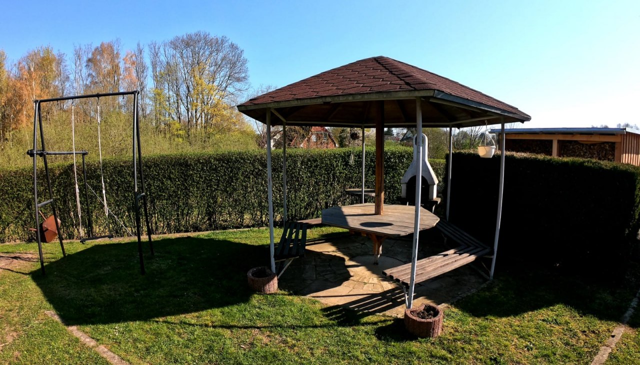 mooi overdekt paviljoen, kinderspeelgoed, © Petra Schmidt mooi overdekt paviljoen, kinderspeelgoed, © Petra Schmidt