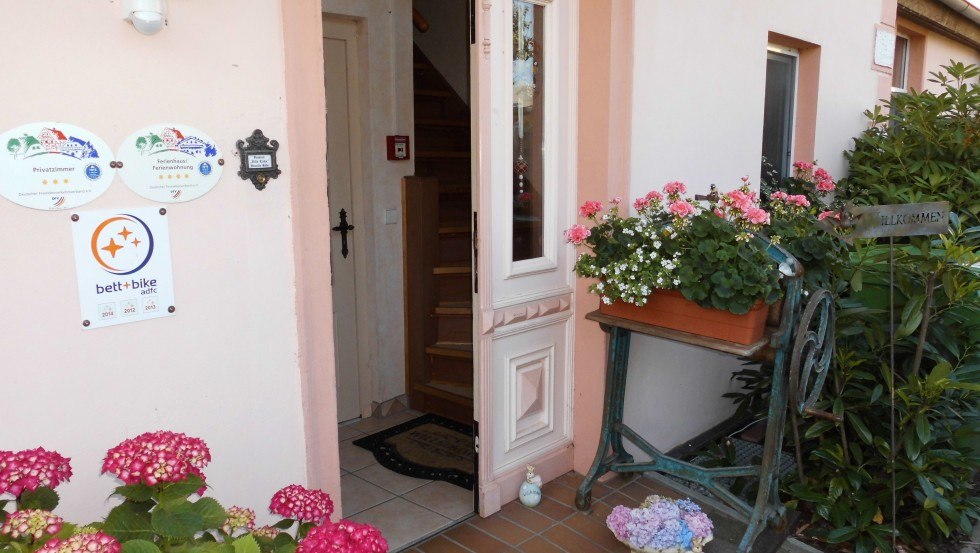 Spacer do pensjonatu Villa Erika // &copy; Sonja Bade