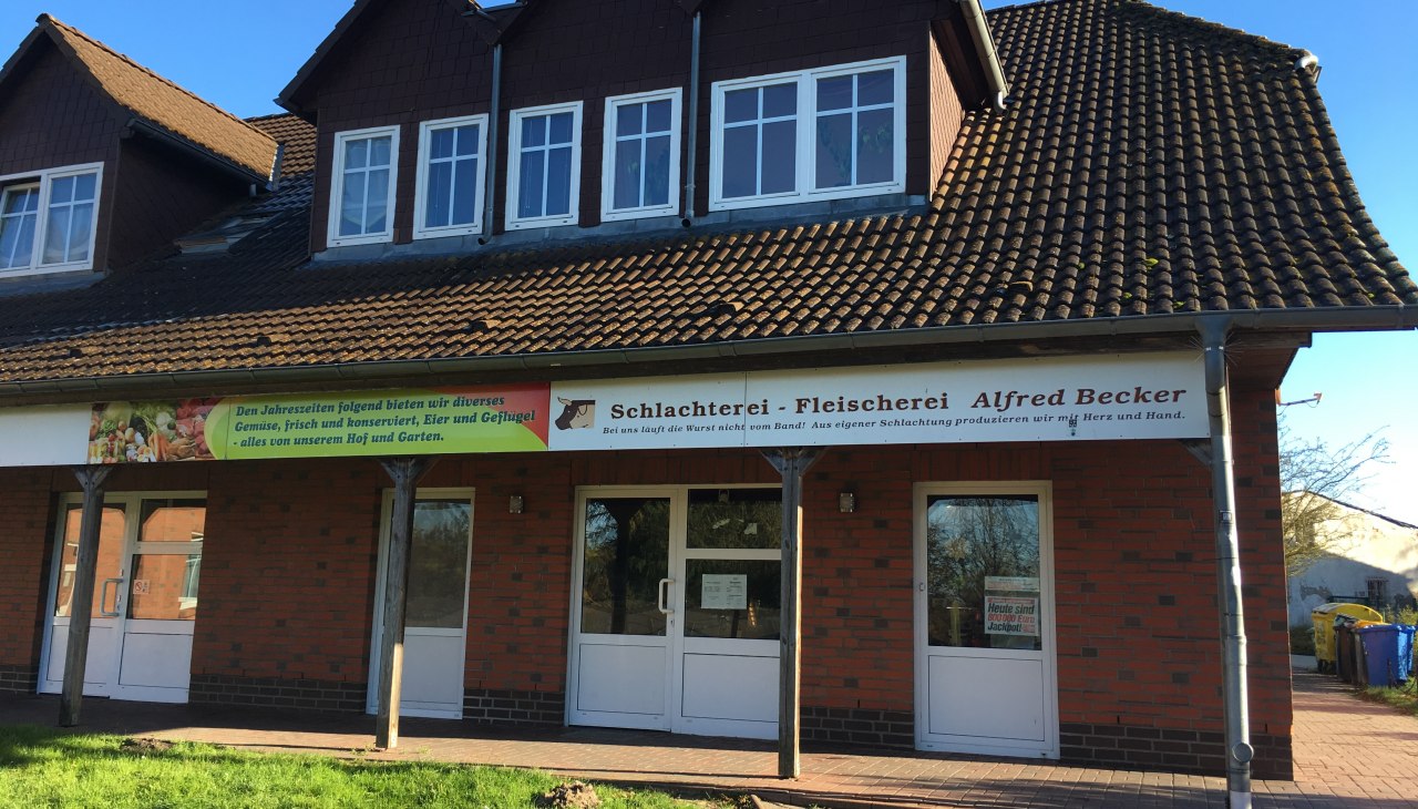 Wiejski sklep mięsny z barem przekąskowym w Lalendorf, © MPL