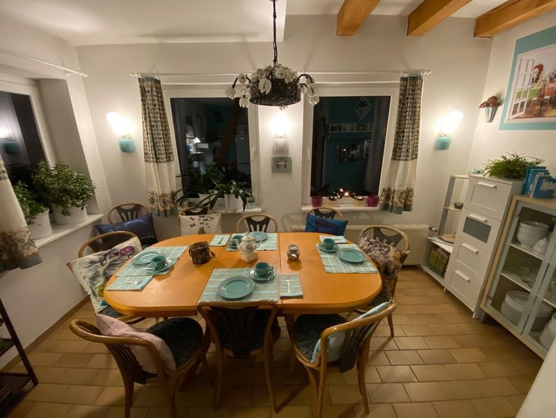 Here you can see our cozy guest kitchen, which - adjacent to our store "Wunderland" - was designed in the style of "Alice in Wonderland". // &copy; &copy; Anders Balari