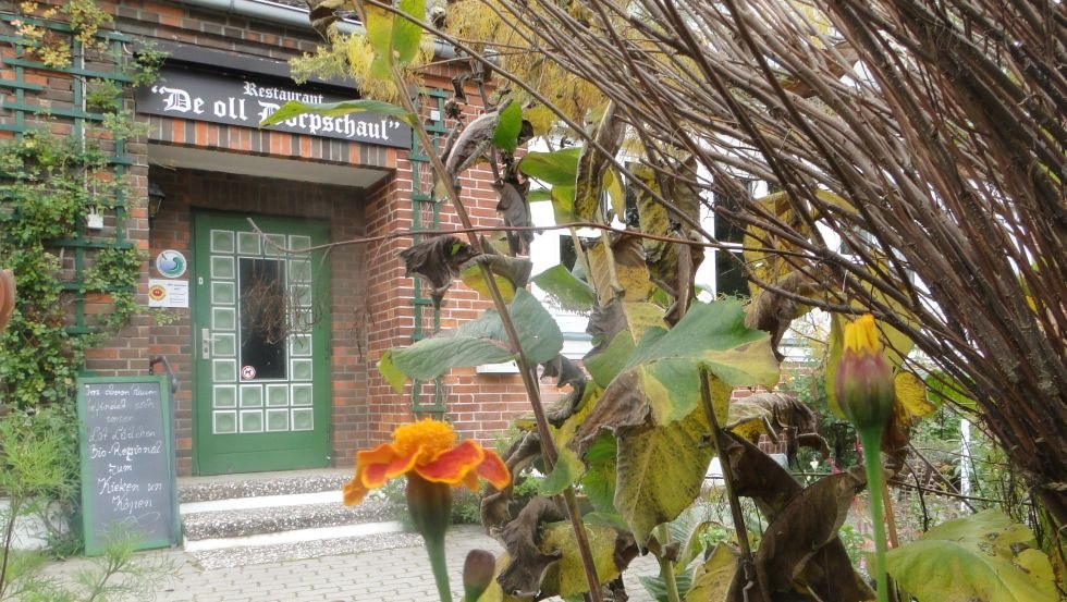 W małej szkole zielarskiej lub kulinarnej można samemu wypróbować różnorodne skarby natury, © De oll Dörpschaul/Alm-Linke W małej szkole zielarskiej lub kulinarnej można samemu wypróbować różnorodne skarby natury, © De oll Dörpschaul/Alm-Linke