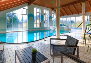 Relaxing by the indoor pool // © TFZ Tessin Relaxing by the indoor pool // © TFZ Tessin