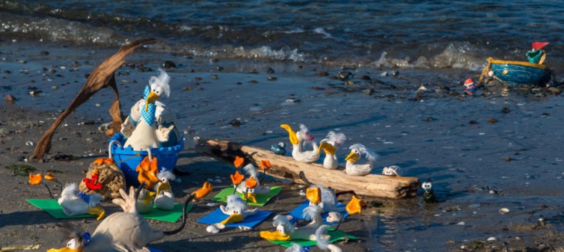 &copy; peter vogel TROLL