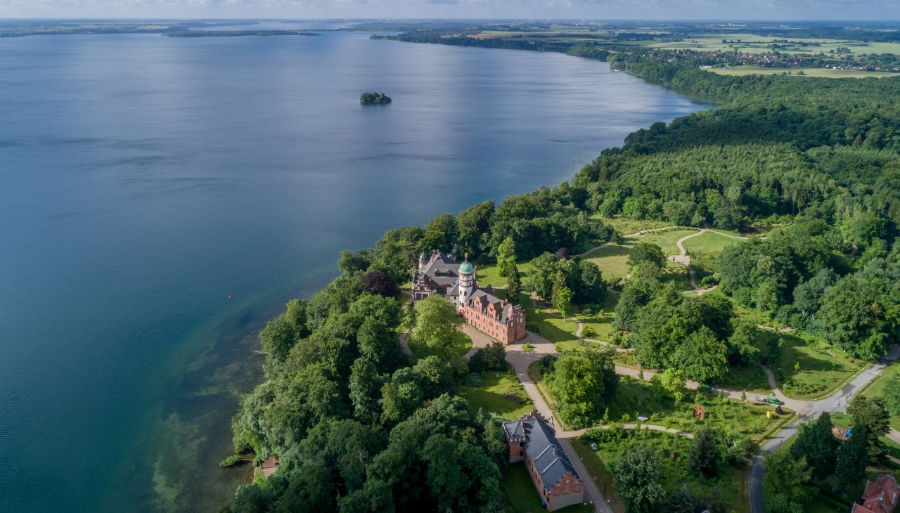 Kasteel Wiligrad op een droomlocatie aan het meer van Schwerin, © SSGK MV / Funkhaus Creative