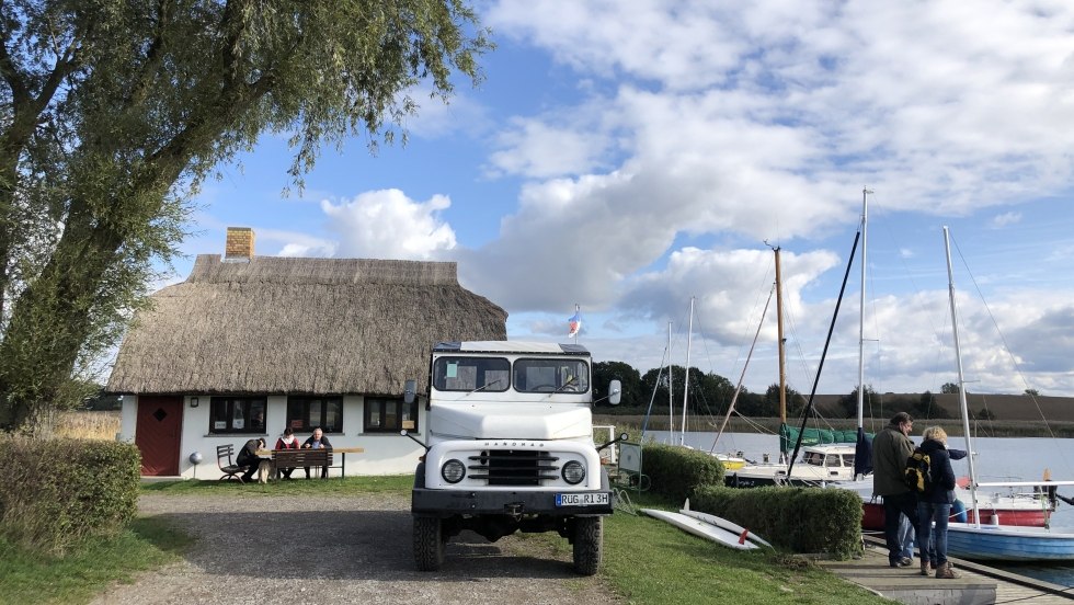 Pea soup break at the port Grubnow // &copy; Volker Barthmann