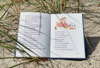 © Lesezeit am Strand 2.JPG © Lesezeit am Strand 2.JPG
