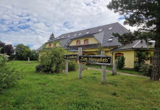 Country hotel "Honigdieb" // &copy; Bernsteinreiter Hirschburg e.V.